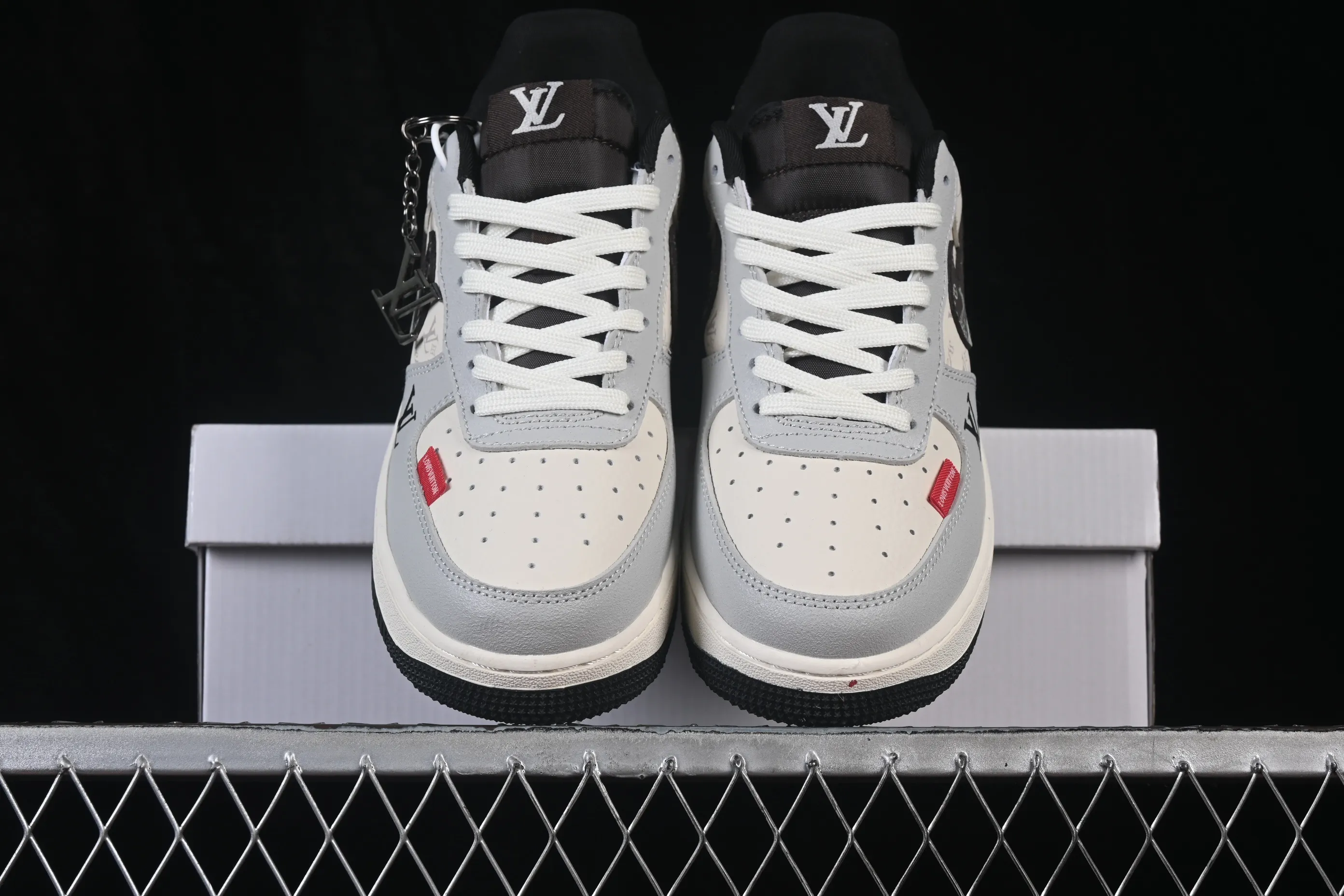 All categories Nk Air Force 1 Air Force series Nk Air Force 1 Low Air Force low-top Nike Air Force 1'07 Low Gray and white contrast Air Force 1 low-top casual sneakers DF0188-138